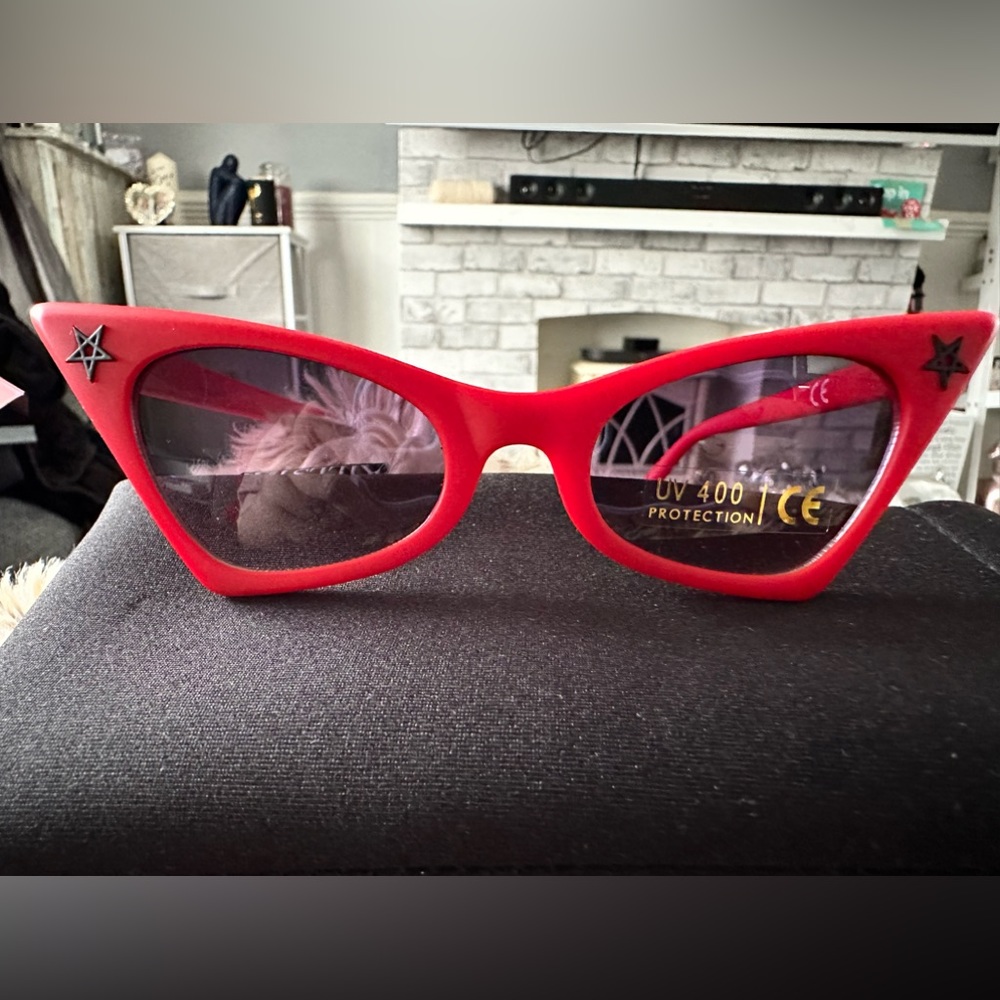- Brand new Killstar sunglasses with case - Picture 5 of 5
